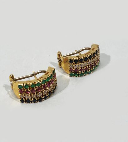 null Pair of HALF-CREOLES in 18 K yellow gold (750/oo) entirely paved with lines...
