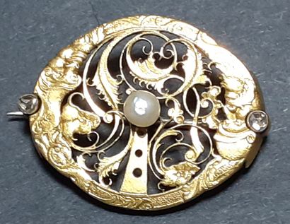 null BROCHE en métal doré et argent composé d'un ancien coq (mécanisme de montre)...