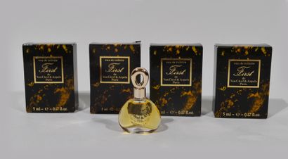 null Reunion de 4 flacons miniatures du parfum First de Van Cleef & Arpels Paris....