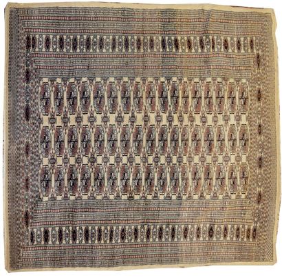 null ORIENT

TAPIS KARIMI en laine nouée à la main à décor de motifs géométriques...