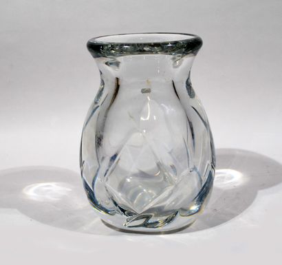 null BACCARAT 

Vase de forme balustre en cristal moulé à décor de losanges.

(Quelques...