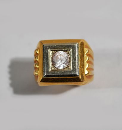 null CHEVALIERE in two-tone 18 K (750/oo) gold, the square plate centered with a...