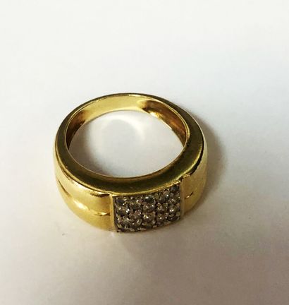 null BAGUE en or jaune 18K (750/1000e) à décor d'un pavage de brillants.

TDD : 51

poids...