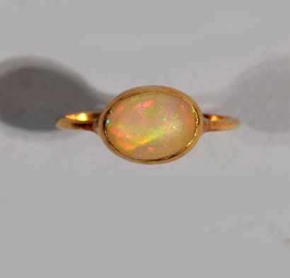 null 18K (750/1000th) pink gold ring set with an oval cabochon opal.

TDD : 54.

(Worn...