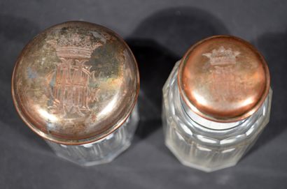 null Deux flacons en verre à bouchon en métal argenté monogrammé CHM surmonté d'une...