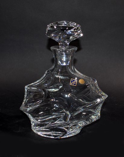 null BOHEMIA CRYSTAL 

Une carafe à whisky en cristal (h: 26 cm)

(Etat neuf dans...