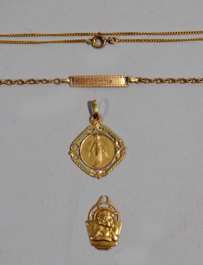 null Réunion de bijoux en or jaune 18 K (750/oo) comprenant une chaîne à maille gourmette,...
