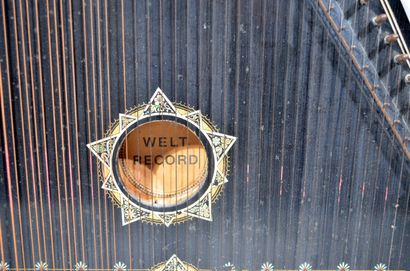 null WELT RECORDS (distributeur allemand) 

Ancienne CITHARE, en bois laqué noir...