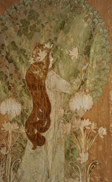 null "Femme cueillant une fleur" 

Importante broderie de laine

Epoque Art nouveau,...