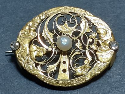 null Gilt metal and silver brooch composed of an old cock (watch mechanism) with...