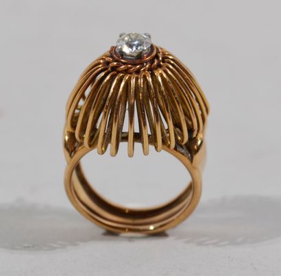 null Pagoda ring in 18K gold (750e/1000) with a 0.40 carat diamond set in a diamond...