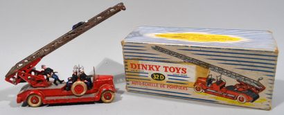 null DINKY TOYS ET DINKY SUPERTOYS - Grue roulante n°571 (accidents et manques) et...