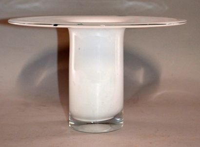 null Markku SALO (1954) - NUUTAJARVI, Finlande

Vase "Mushroom" en verre blanc et...