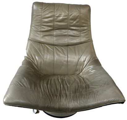 null Jack CREBOLDER pour YOUNG

Paire de fauteuils modèle "Goldstar" en cuir taupe...