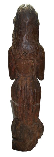 null Statue de Sainte Marguerite en chêne sculpté avec restes de polychromie et de...