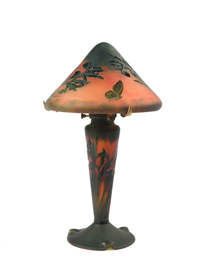 null LA ROCHERE

Lampe champignon en verre multicouche dégagé à l'acide à décor de...
