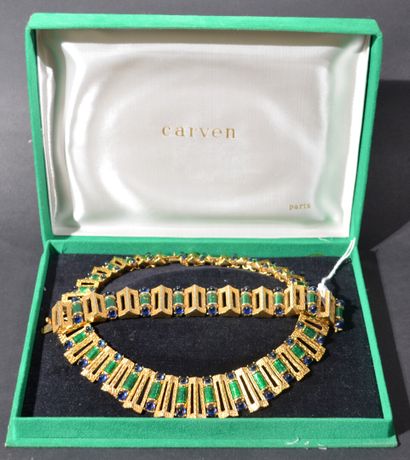 null CARVEN

Parure en métal doré comprenant un collier et un bracelet semi-rigide...