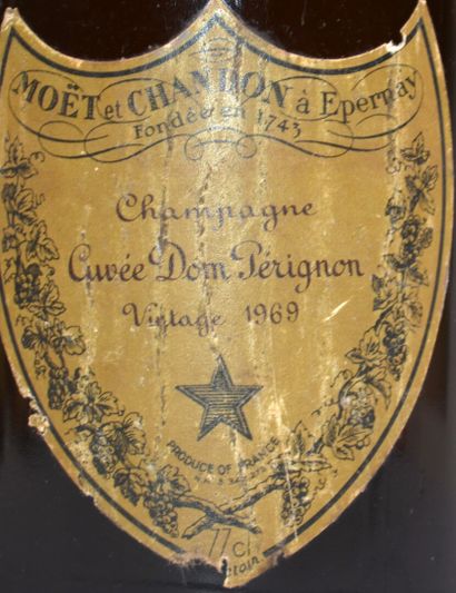 null 1 bouteille de champagne cuvée Dom Pérignon 1969

(Étiquette frottée)