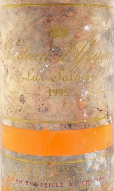 null Une bouteille Chateau d'Yquem, Sauternes 1995

(étiquette tachée, abimée)