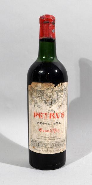 null 1 bouteille de CHATEAU PETRUS Pomerol 1952, Mme Edmond Loubat Propriétaire.

Niveau...