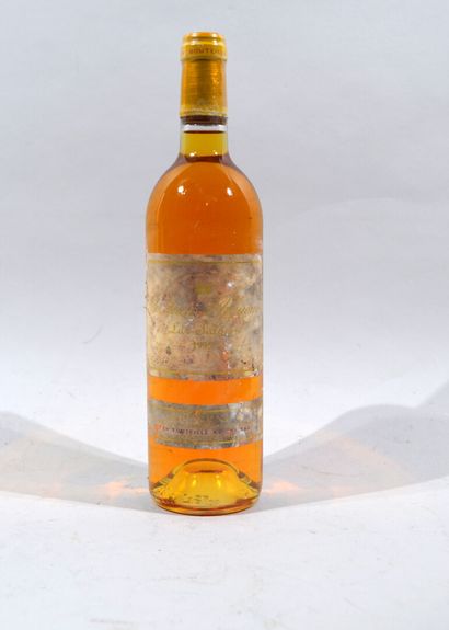 null Une bouteille Chateau d'Yquem, Sauternes 1995

(étiquette tachée, abimée)
