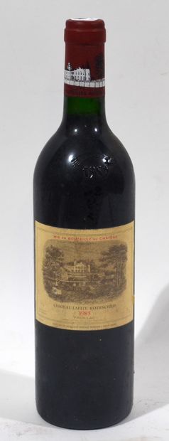 null 1 bouteille de CHATEAU LAFITE ROTHSCHILD Pauillac 1985.