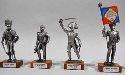 null LES ETAINS DU PRINCE 

Collection de 8 figurines historiques comprenant le maréchal...