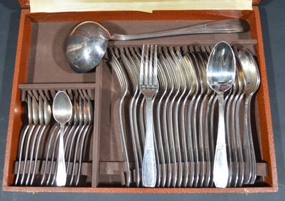 null Partie de ménagère en métal argenté modèle Art Déco comprenant : 

- 12 fourchettes

-...