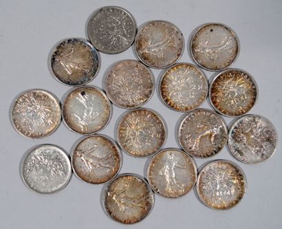 null 15 PIECES DE CINQ FRANCS en argent : trois 1960, une 1961, une 1962, trois 1963...