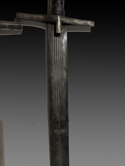 null TCHAD ou SOUDAN

Réunion de deux épées "Kaskara", lames gravées de caractères...