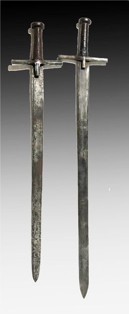 null TCHAD ou SOUDAN

Réunion de deux épées "Kaskara", lames gravées de caractères...
