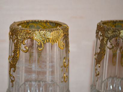 null GLASFABRIK 

Paire de vases soliflore en cristal à décor rehaussé de dorure...