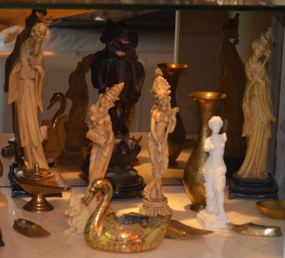 null Collection de bibelots décoratifs divers

Souvenirs de voyage Inde, Egypte et...