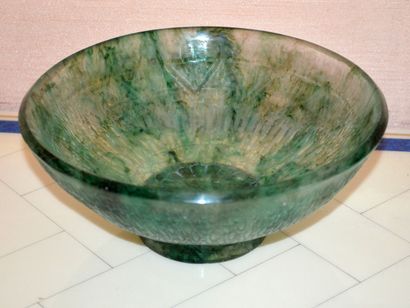 null François-Emile DECORCHEMONT (1880-1971)

Coupe en pâte de verre de couleur verte...