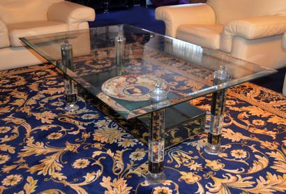 null MAISON ROMEO

Table basse en verre à plateau en verre biseauté reposant sur...