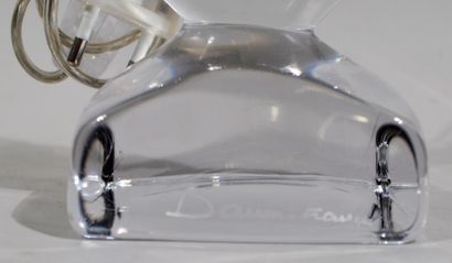 null DAUM FRANCE

Pied de lampe en cristal moulé à décor d'une flamme stylisée

Signé...