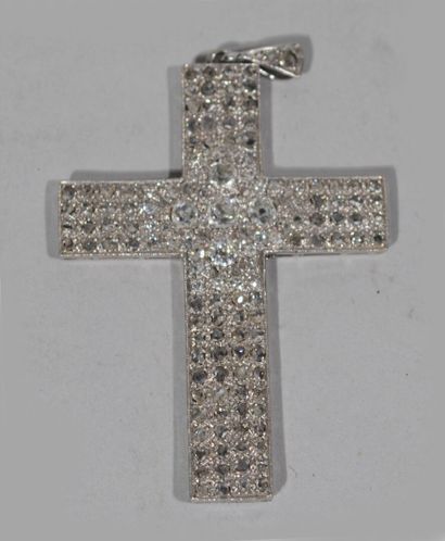 null Pendentif en forme de croix à un diamant central 0.10 carat taille ancienne...