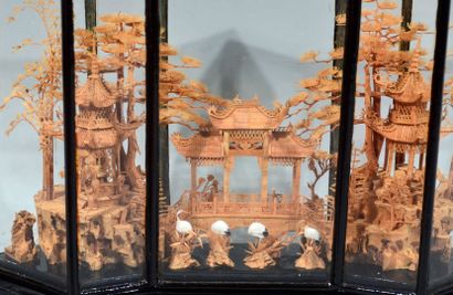 null CHINE, XXème siècle

Deux pagodes reliées par un pont en liège sculpté finement.

Sous...