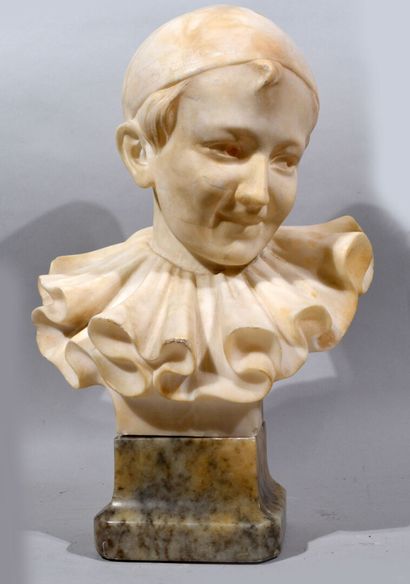 null École ITALIENNE du XXème siècle

"Buste de Pierrot"

Épreuve en marbre sur base...