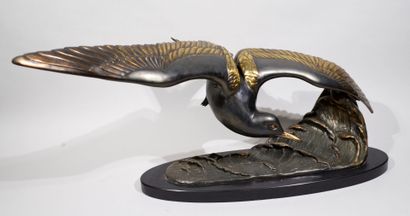 null Irénée ROCHARD (1906-1984)

"La vague"

Epreuve en bronze à patine brun et doré,...