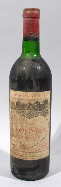 null Une bouteille de CHATEAU CALON SEGUR Saint Estèphe Grand Cru classé 1976 (niveau...