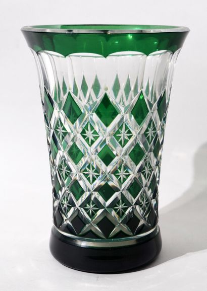 null VAL SAINT LAMBERT

Vase cornet en cristal overlay moulé pressé de couleur verte

Signé...