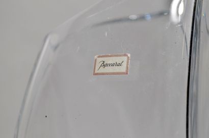 null BACCARAT

Vase en cristal en forme de bulbe.

Hauteur : 27 cm.