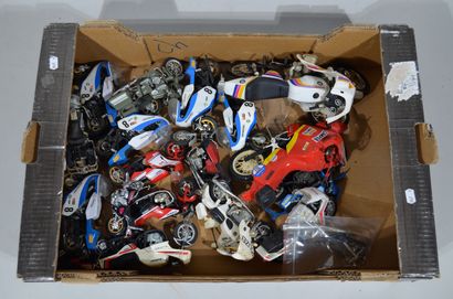 Réunion de motos miniatures de collection...