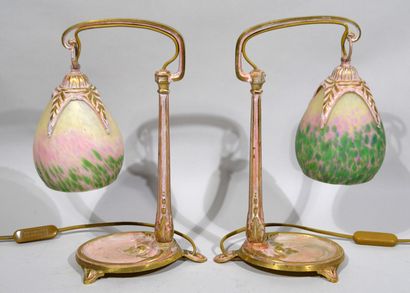 null VERRERIE DE VIANNE - ART NOUVEAU

PAIRE DE LAMPES le pied en bronze doré laqué...