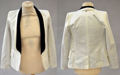 null Lot comprenant : 

- IKKS

Veste blazer en coton blanc et noir

Taille 36

(Neuve)



-...