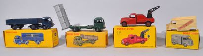 DINKY TOYS

Lot comprenant : 

- Camionnette...