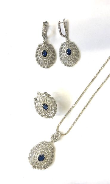 null PARURE en argent 925/1000e sertie d'une pierre bleue et pierre blanches d'imitation...