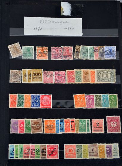 null Lot comprenant : 

- timbres étrangers principalement oblitérés, en trois albums

-...