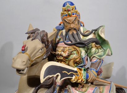 null IMPORTANT GUERRIER à cheval de la Garde Asiatique en céramique polychrome 

Signé....